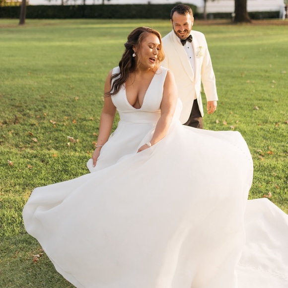 Meet your Posher, Simonne - Picture 3 of 16